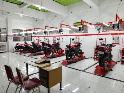 Lab.Teknik Sepeda Motor-Kelas Honda