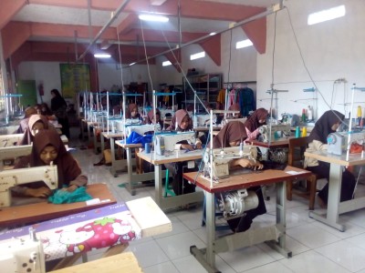 Ruang Praktek menjahit Jurusan Tata Busana