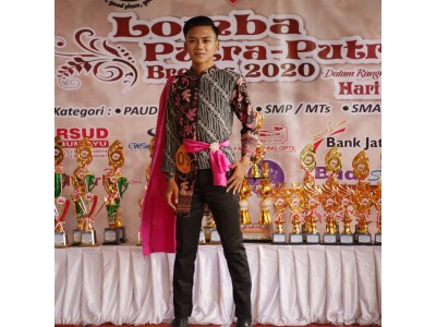 Lomba putra putri batik se Kab Brebes di Jong Cafe Paguyangan