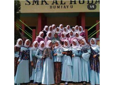 Hasil Praktek Busana Muslim kelas XII Tata Busana